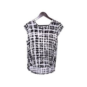 Black and white casual blouse. Can wear for work and going out. No flaws.